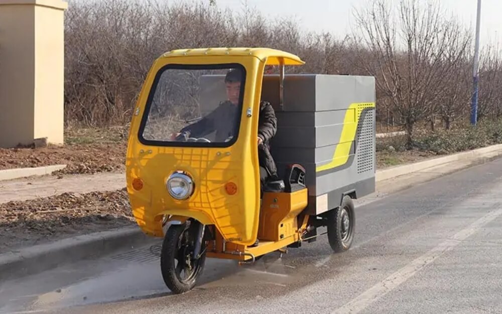 Small Multifunctional Three-Wheel High-Pressure Cleaning Vehicle BY-C7_1